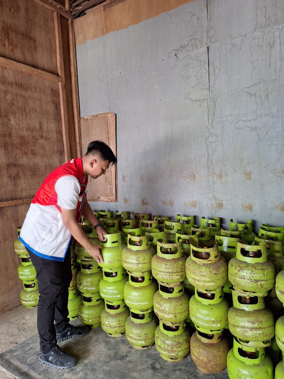 SIDAK : PT Pertamina Patra Niaga Regional Kalimantan bersama Pemerintah Kota Tarakan melakukan sidak di sejumlah pangkalan di Kelurahan Juata Laut, Kecamatan Tarakan Utara, Ming