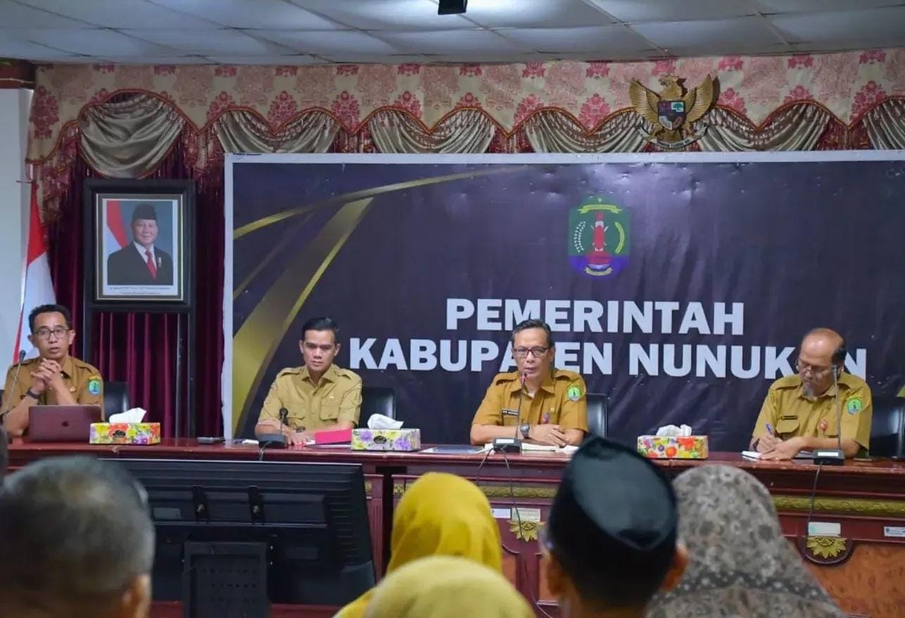 KOORDINASI : Bupati Nunukan H. Irwan Sabri saat memimpin rapat koordinasi bersama pimpinan OPD di lingkungan Pemkab Nunukan.  
