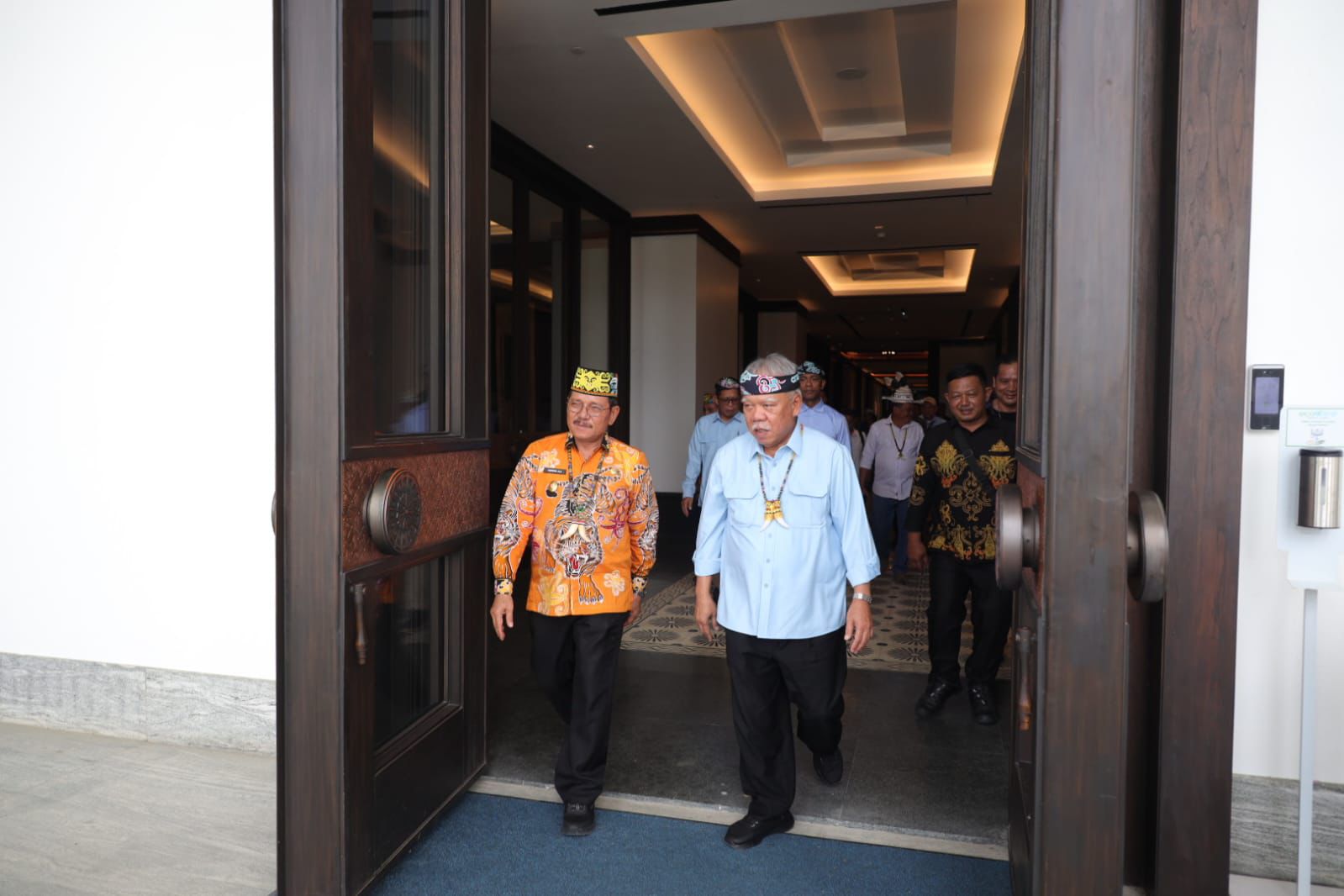 KERJA SAMA: Wagub Ingkong Ala bersama Kepala Otorita IKN Basuki Hadimuljono.  