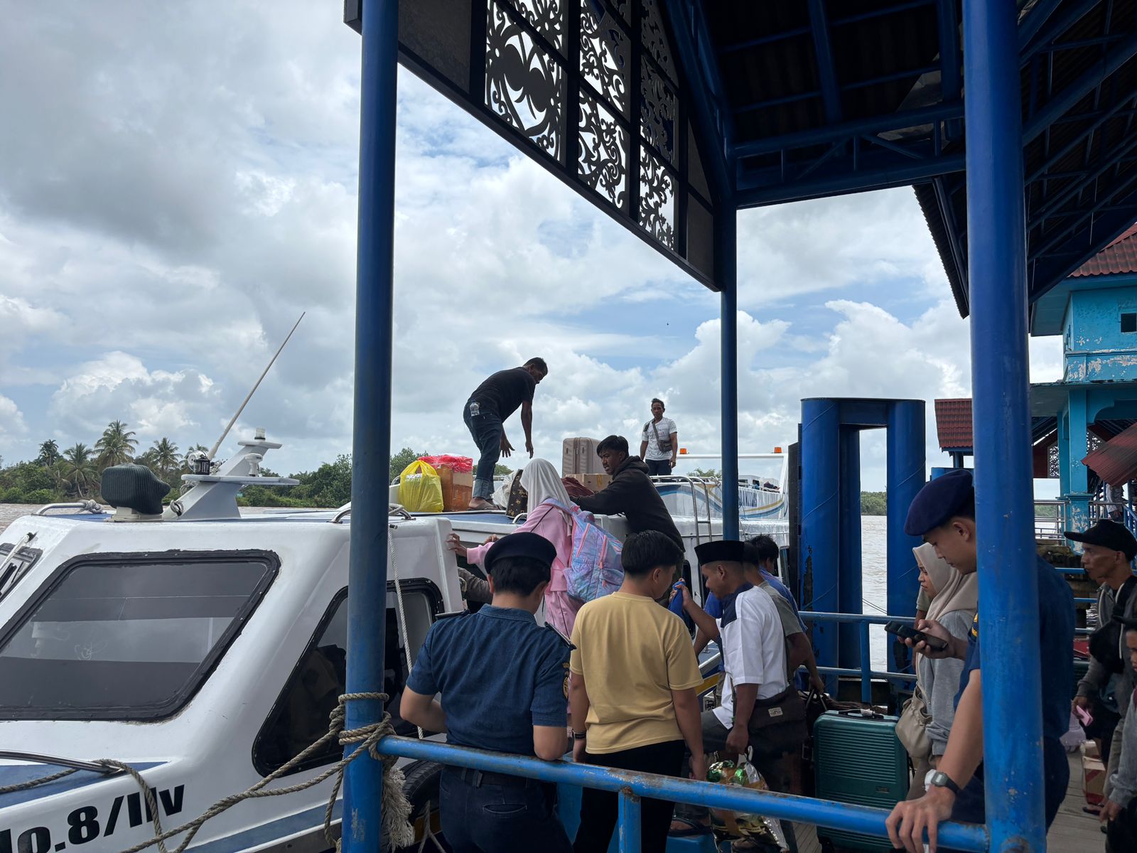 MUDIK: Tampak aktivitas penumpang di Pelabuhan Kayan II Tanjung Selor.