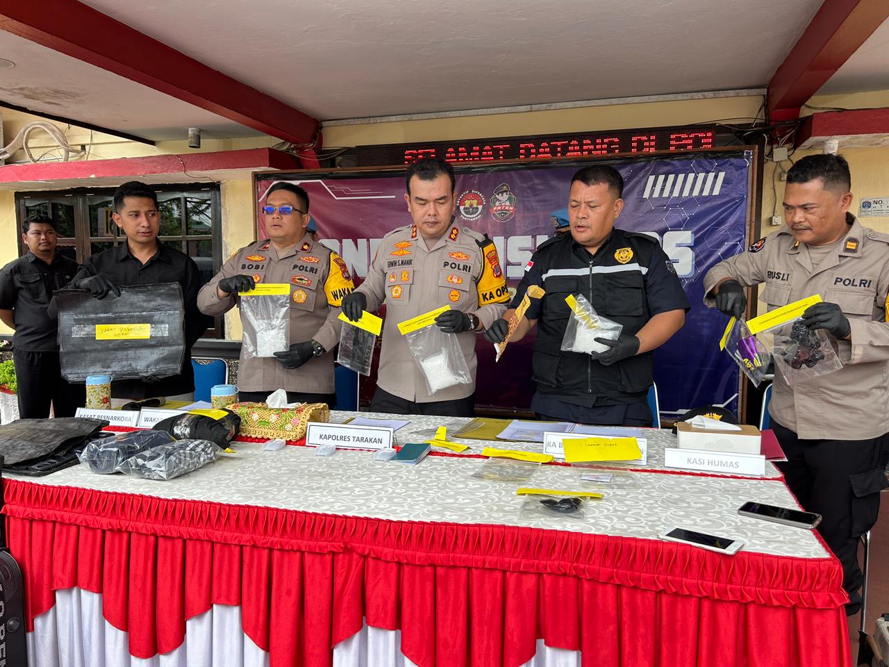 PENGUNGKAPAN: Sejumlah barang bukti berhasil diamankan dari pengungkapan penyelundupan sabu di Pelabuhan Malundung.  