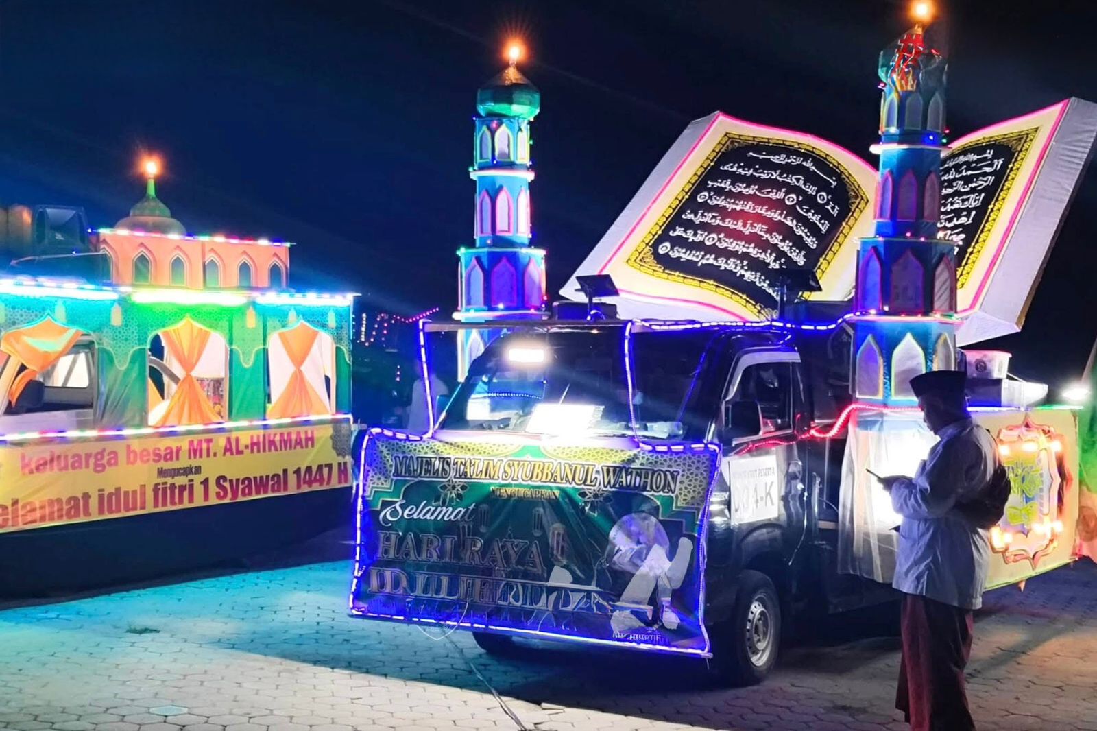 TAKBIR KELILING : Puluhan kendaraan hias mengikuti kegiatan pawai takbir keliling di Bulungan, Jumat (20/3/2026) malam.(Taslee/Radar Tarakan)  