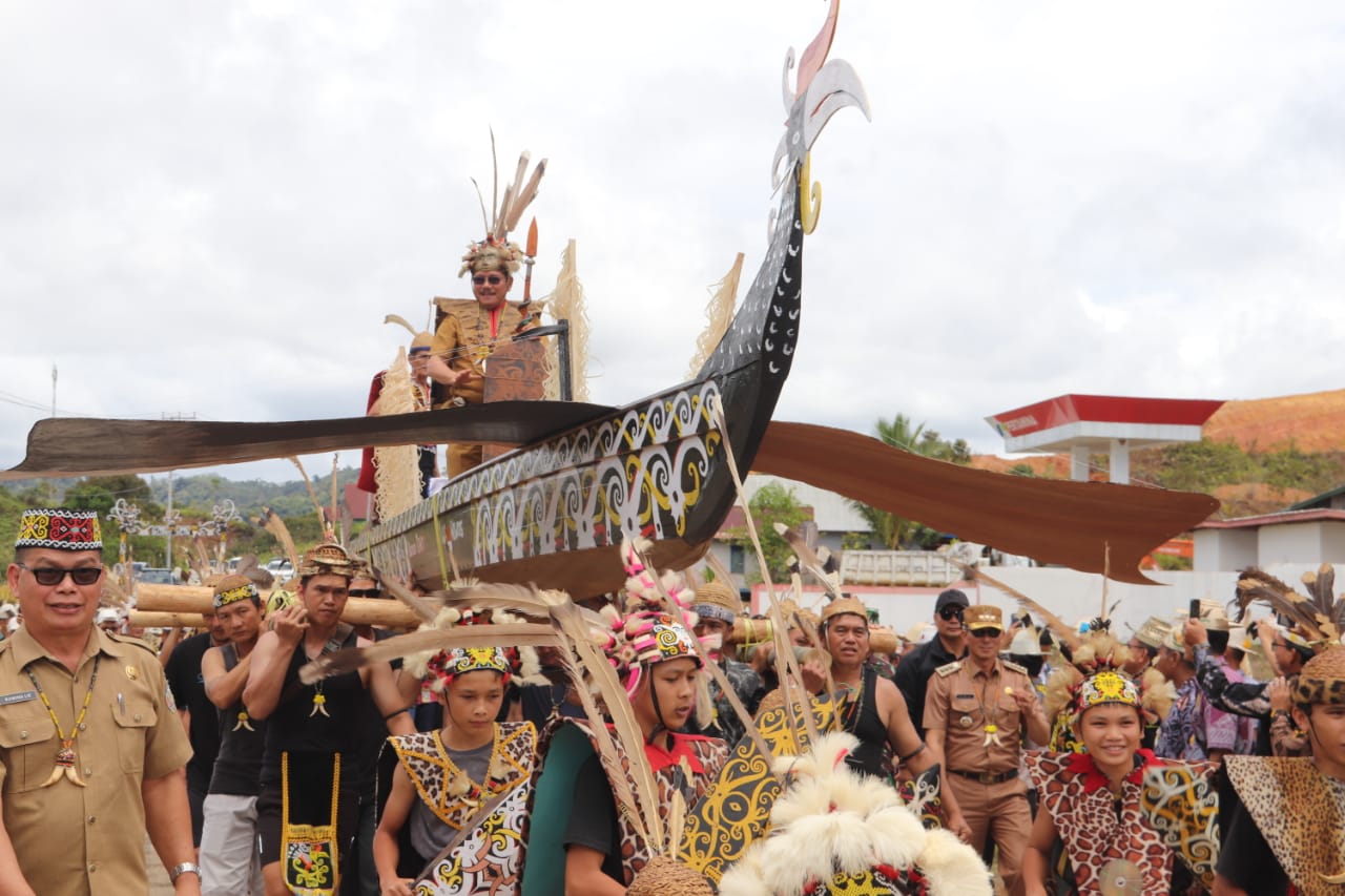 PERBATASAN: Pelaksanaan kegiatan adat di Apau Kayan beberapa waktu lalu.