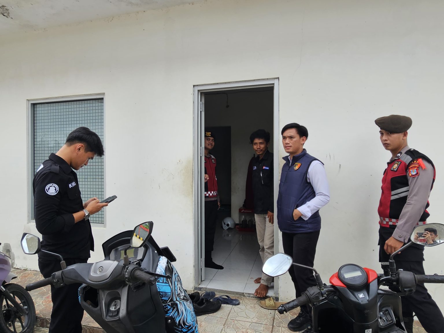 ANTISIPASI: Personel Subsatgas Preventif dan Subsatgas Pengamanan Keramaian Ditsamapta melakukan sidak di Bandara Tanjung Harapan, Tanjung Selor.