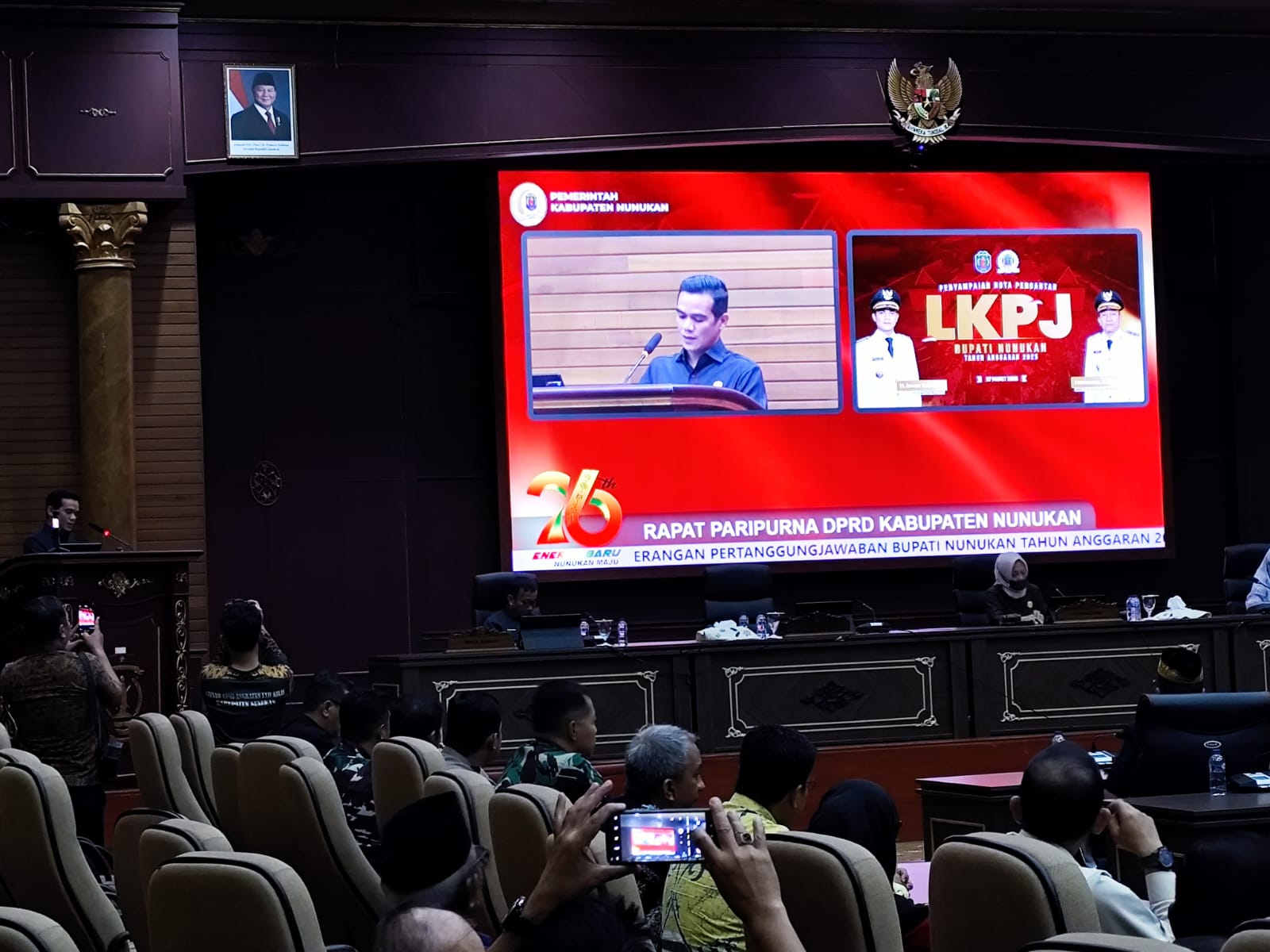PENYAMPAIAN : Bupati Nunukan H. Irwan Sabri saat menyampaikan Laporan Keterangan Pertanggungjawaban Bupati Nunukan Tahun Anggaran 2025 saat rapat paripurna, Jumat (27/3).  &nbsp;