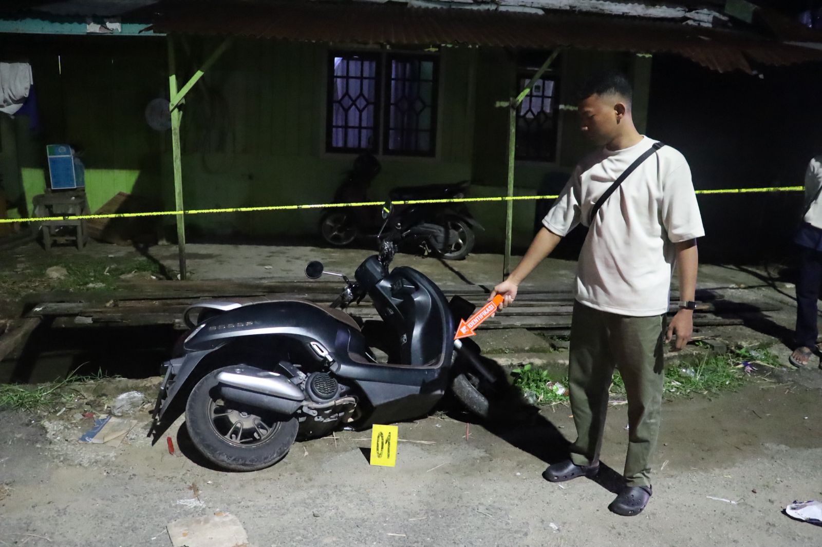 OLAH TKP : Satreskrim Polres Tarakan melakukan olah TKP di lokasi terjadinya penikaman.