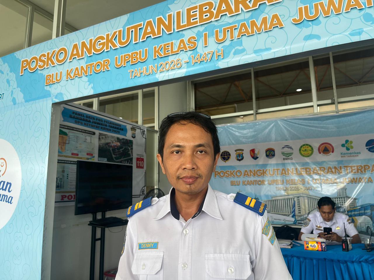 Ketua Posko Angkutan Lebaran Terpadu 2026 Bandara Juwata Tarakan, Denny Kurniawan.