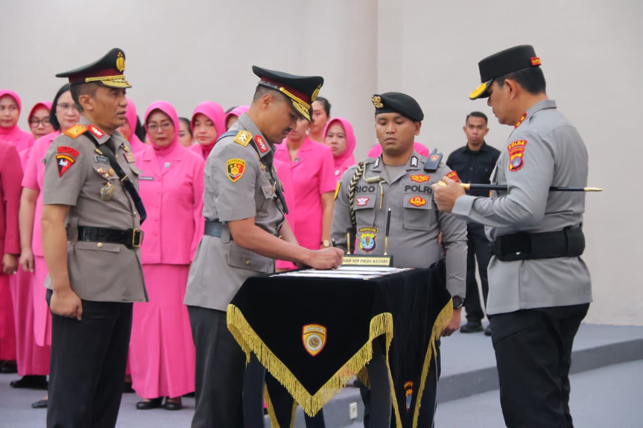 PEJABAT BARU: Kapolda Kaltara memimpin sertijab Wakapolda Kaltara, Senin (30/3).  