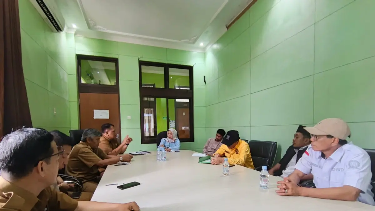 MONITORING : Wakil Ketua DPRD, Andi Mariati bersama tim monitoring saat berdiskusi dengan Plt Direktur RSUD Nunukan, Andi Bau Tune Mangkau.&nbsp;