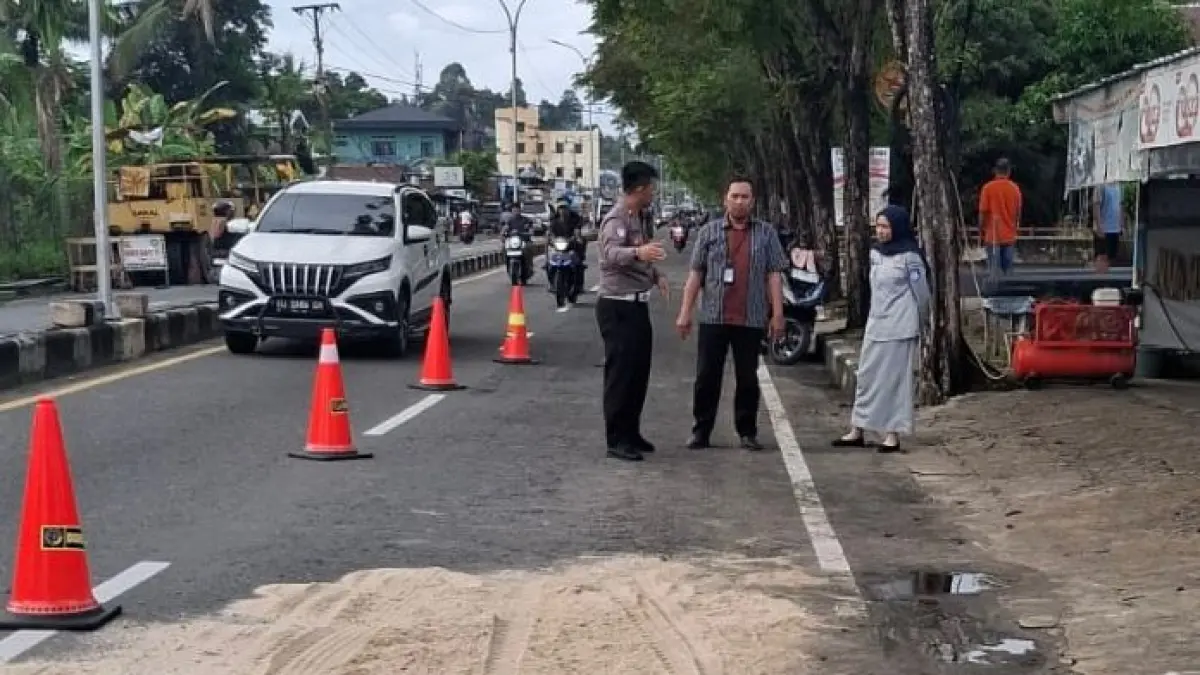 OLAH TKP : Pihak kepolisian melakukan olah TKP terhadap laka lantas maut yang terjadi di Jalan Aki Balak, Kelurahan Karang Anyar, Kota Tarakan. ISTIMEWA&nbsp;