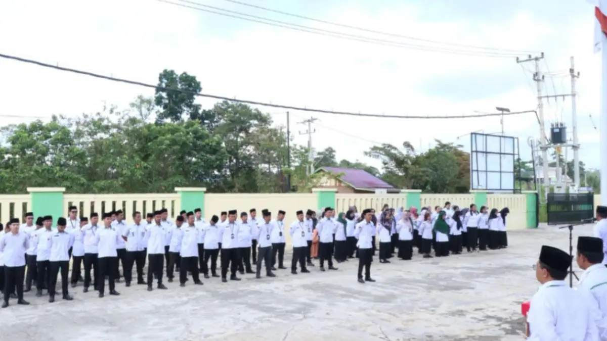 KEBIJAKAN BARU: ASN di Kanwil Kemenag Kaltara mengikuti apel Senin. FOTO: KEMENAG KALTARA