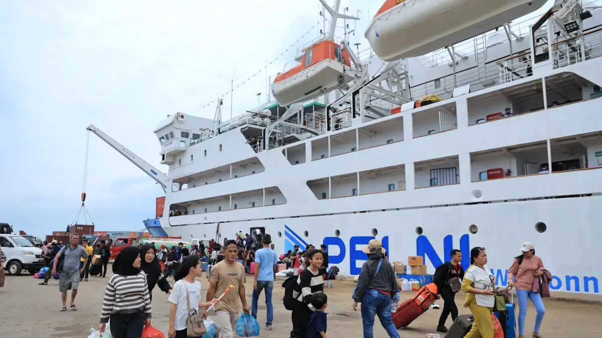 BELUM PERMANEN: Kapal Pelni di Pelabuhan Malundung Tarakan. AGUS DIAN ZAKARIA/RADAR TARAKAN