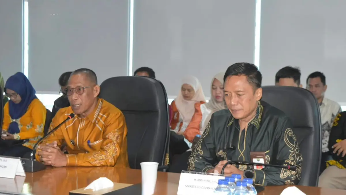UNAUDITED: Bupati Bulungan Syarwani ketika menyampaikan LKPD Ke BPK RI Perwakilan Kaltara.
(Taslee/Radar Tarakan)