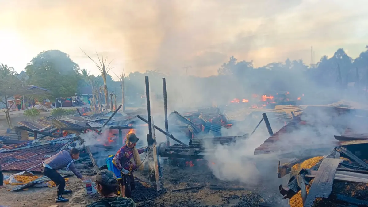 LUDES : Sebanyak lima rumah di Sungai Uma ludes terbakar