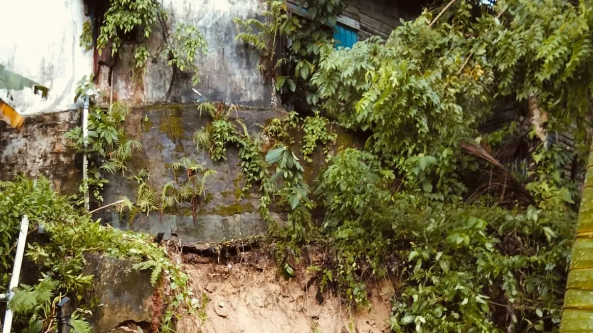 RELOKASI: Relokasi warga di kawasan rawan longsor masih sulit dilakukan lantaran faktor ekonomi dan keterikatan terhadap tempat tinggal menjadi kendala utama. ISTIMEWA