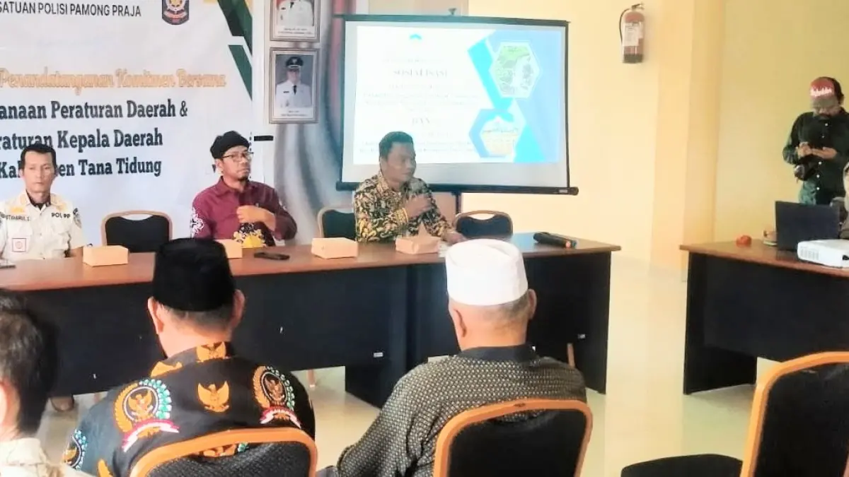 SOSIALISASI: Satpol PP Tana Tidung mengingatkan masyarakat terkait regulasi pemeliharaan hewan ternak. (FOTO: DOK SATPOL PP TANA TIDUNG)