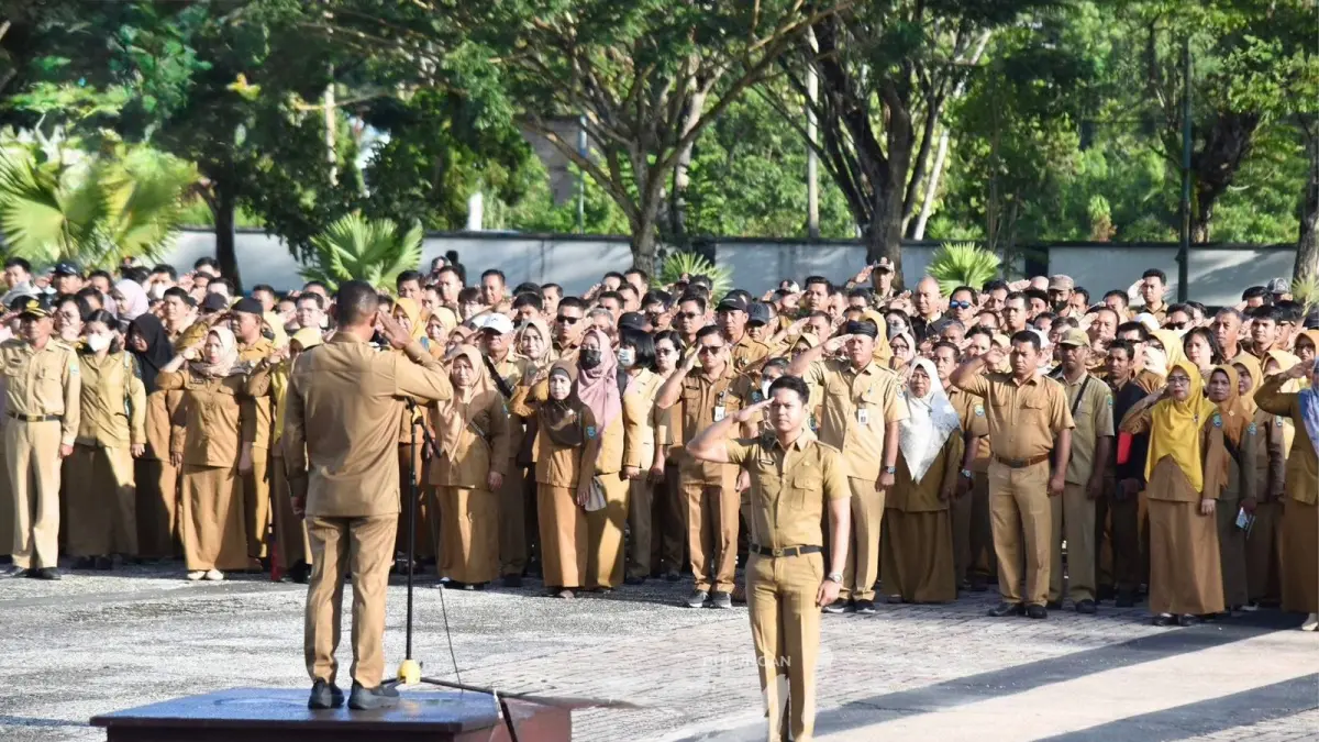 EFEKTIVITAS : Bupati Bulungan Syarwani menekankan efektivitas kinerja ASN di tengah penerapan WFH.
(Taslee/Radar Tarakan)