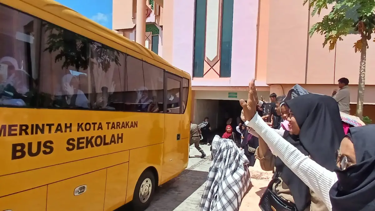 NAIK HAJI: Keberangkatan calon jemaah haji Tarakan tahun lalu. AGUS DIAN ZAKARIA/RADAR TARAKAN