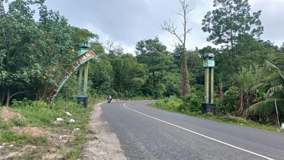 JALUR ALTERNATIF: Keberadaan jalur alternatif Gunung Selatan untuk kendaraan berat dinilai belum bisa mengurai kemacetan yang terjadi. AGUS DIAN ZAKARIA/RADAR TARAKAN