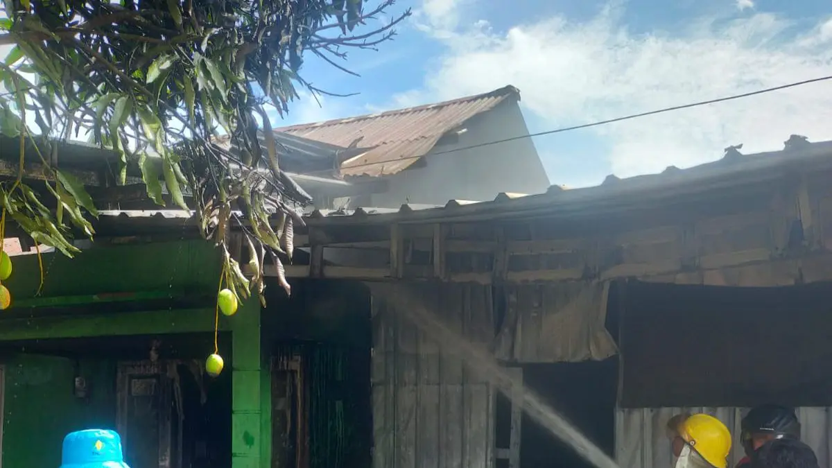 KEBAKARAN: Kebakaran yang melanda Panti Asuhan Arrohimin di Kelurahan Juata Permai, Tarakan Utara, Senin (14/3) siang.&nbsp;ISTIMEWA