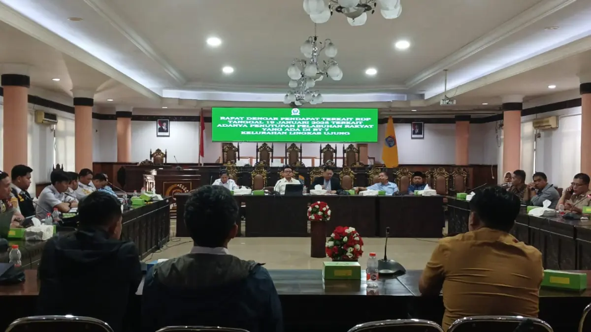 RDP : Suasana Rapat Dengar Pendapat (RDP) dalam pembahasan status Pelabuhan Rakyat Jembatan Besi Kelurahan Lingkas Ujung. AGUS DIAN ZAKARIA/RADAR TARAKAN