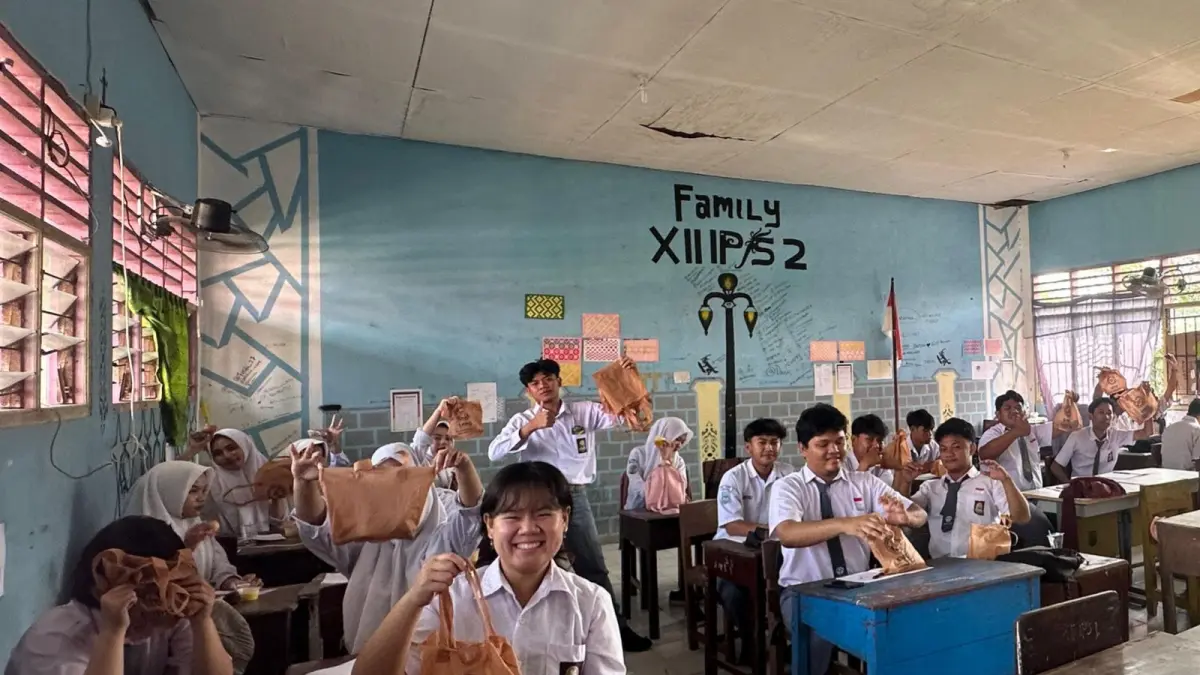 https://cdn-jjmn.jawapos.com/images/10/2026/04/14/ilustrasi-siswa-siswi-sman-negeri-1-malinau-kota-saat-menerima-mbg-foto-diparadar-tarakan-Skr2j.webp