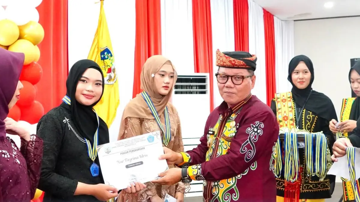 APRESIASI: Wakil Bupati Tana Tidung Sabri&nbsp; menghadiri kegiatan perpisahan dan pelepasan siswa-siswi kelas XII SMA Negeri Terpadu Unggulan 1 Tana Tidung Tahun Ajaran 2025/2026 yang digelar di Gedung Pendopo Djaparuddin, Kamis (16/4).(FOTO: DISKOMINFO)
