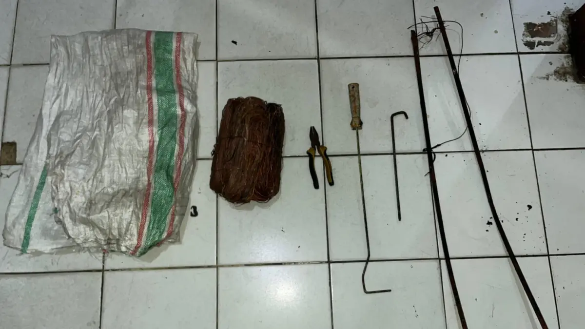 DIAMANKAN : Barang bukti hasil pencurian berupa tembaga yang akan dijual pelaku.&nbsp;