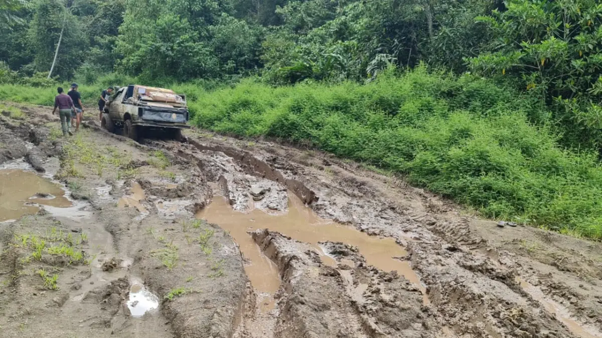 INFRASTRUKTUR: Salah satu akses jalan darat di wilayah perbatasan Kaltara. FOTO: DOK RADAR TARAKAN