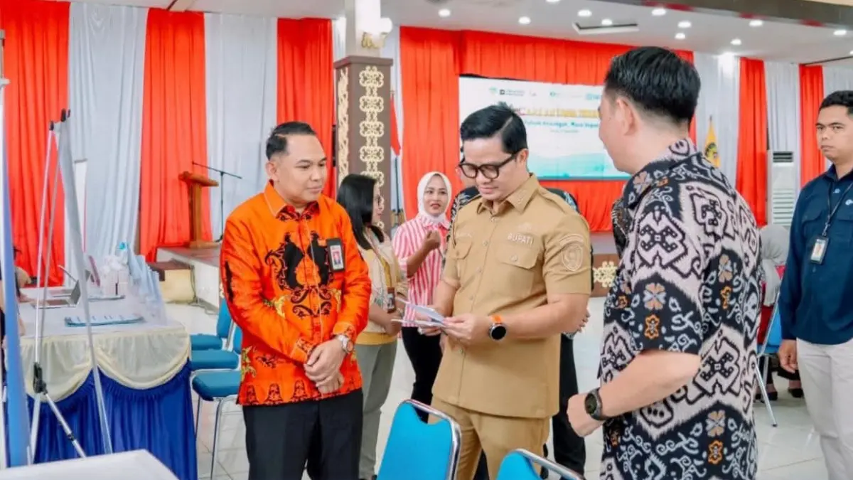 KREDIT: Bupati Ibrahim Ali bersama perwakilan OJK saat menghadiri acara Gerakan Cerdas Keuangan Petani dan Nelayan di Pendopo Djaparuddin baru baru ini. 