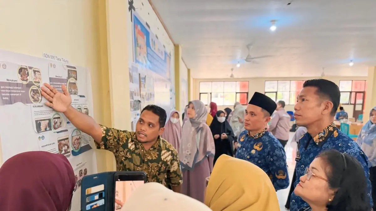 PENDIDIKAN: Kunjungan ke Gallery Wall PM Siklus 1 yang menampilkan praktik baik dari masing-masing satuan pendidikan.(FOTO; DOK DISDIKBUD TANA TIDUNG)