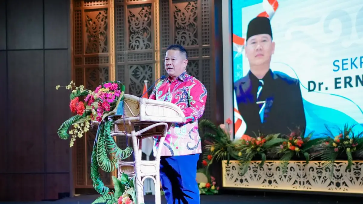 DIPA/RADAR TARAKAN
CEGAH: Sekda Kabupaten Malinau, Ernes Silvanus saat memberikan sambutan dipuncak peringatan HKG PKK ke-54, HUT ke-46 Dekranasda, serta Hari Kartini di Ruang Tebengang Pemda Malinau.