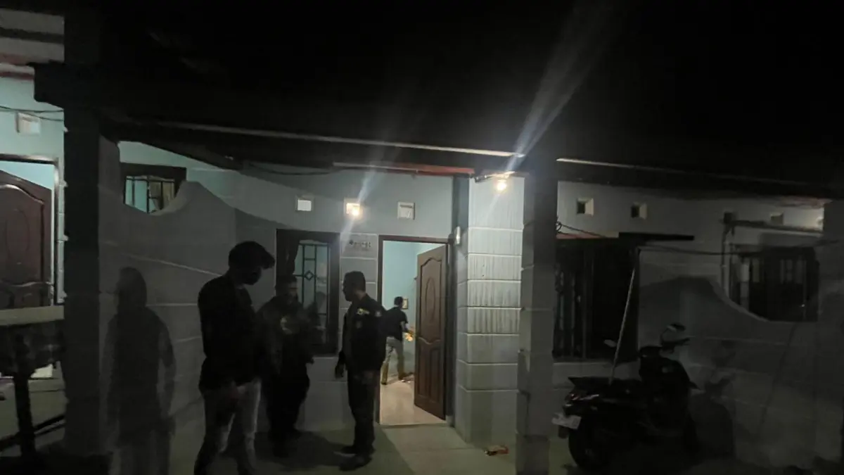 DITEMUKAN : Diduga pria yang meninggal di kontrakannya sudah 4 hari. ELIAZAR/RADAR TARAKAN&nbsp;
