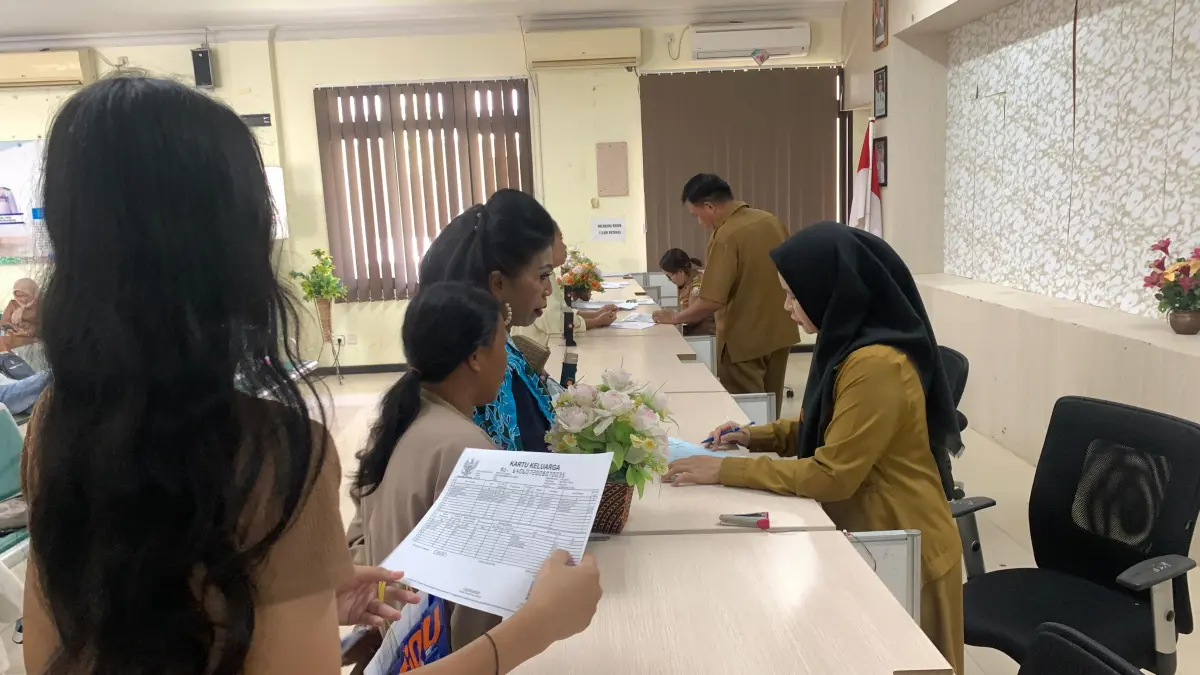 ILUSTRASI: Pelayanan di Disdukcapil Malinau yang menerapkan work from office sesuai surat edaran yang resmi berlaku. FOTO: DIPA/RADAR TARAKAN