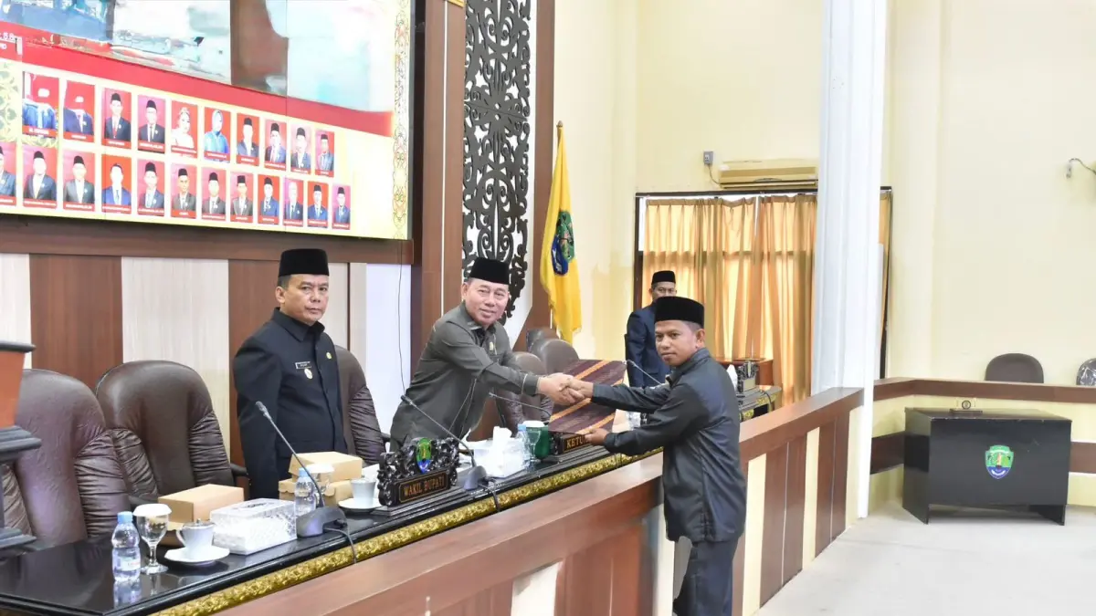 INVESTASI : Pemkab Bulungan membahas 7 raperda di ruang rapat paripurna DPRD Bulungan. Salah satunya tentang raperda investasi.
(Taslee/Radar Tarakan)