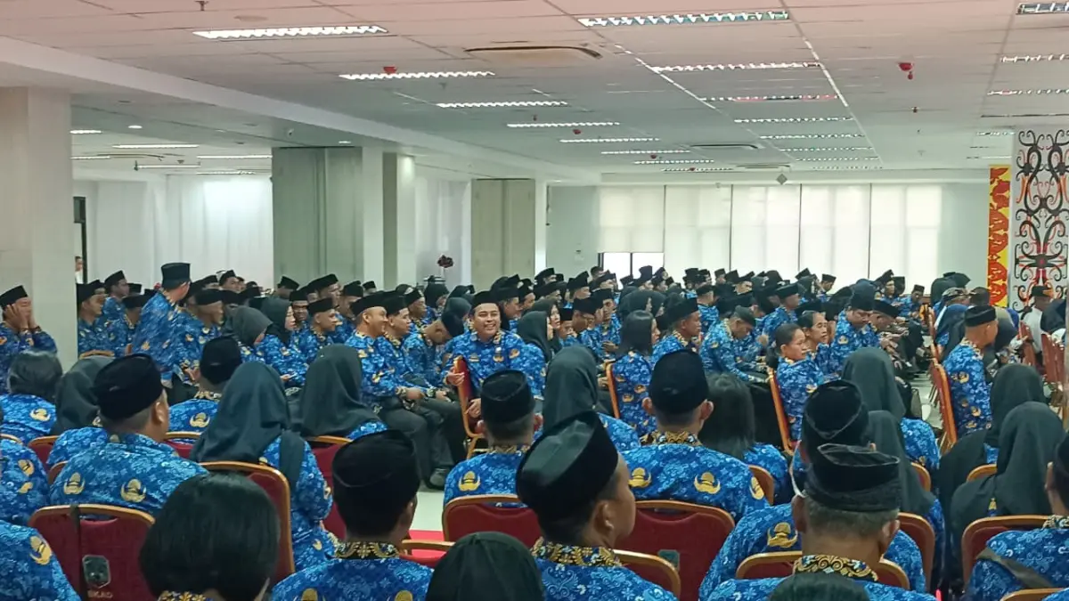 ASN: Tenaga PPPK Pemprov Kaltara saat menerima SK pengangkatan beberapa waktu lalu. FOTO: IWAN K/RADAR TARAKAN
