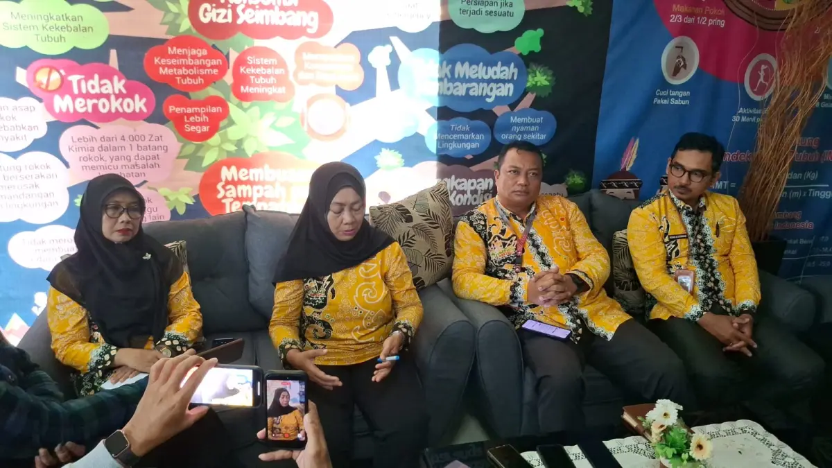 BERI KETERANGAN: Konferensi pers Dinas Kesehatan Kota Tarakan terkait klarifikasi surat kewaspadaan. AGUS DIAN ZAKARIA/RADAR TARAKAN