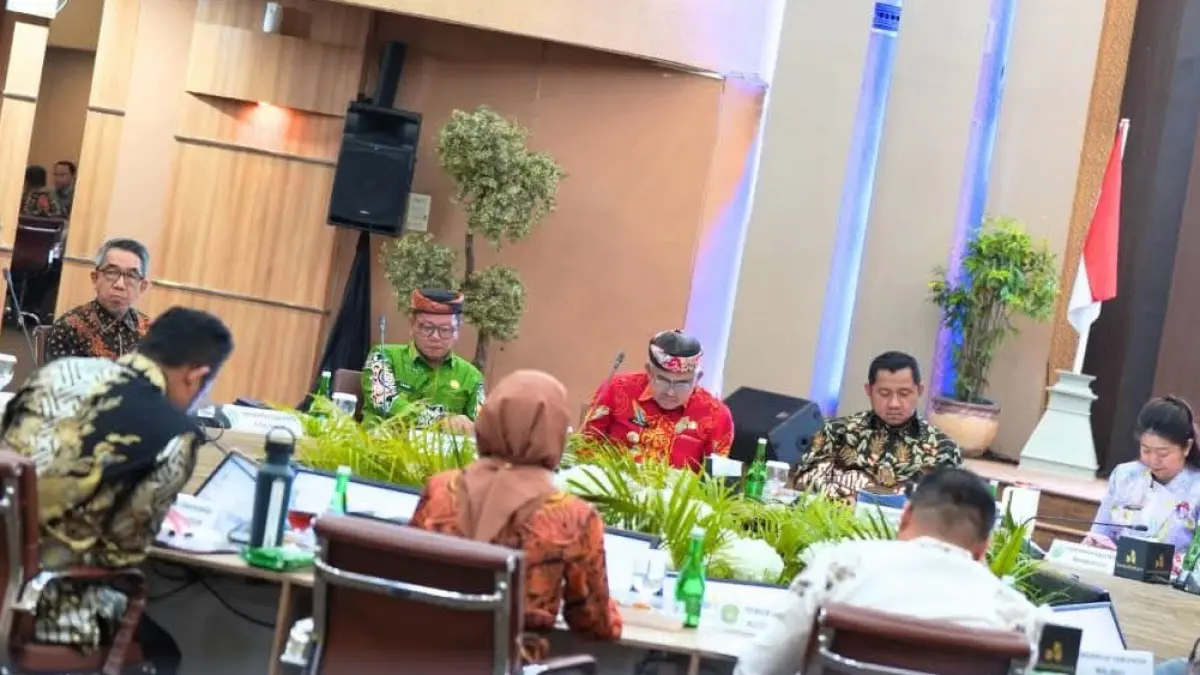 PEMEGANG SAHAM: Wabup Sabri menghadiri RUPS Bankaltimtara di Samarinda. (FOTO: DOK DISKOMINFO)