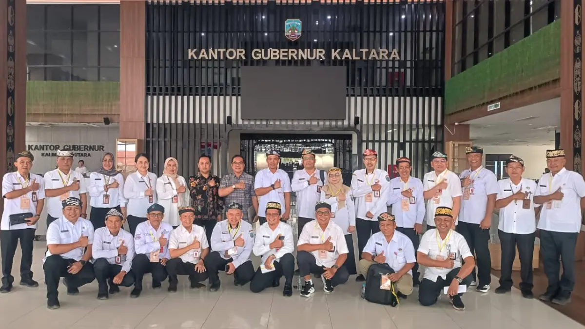 PEMERINTAHAN: Sejumlah pejabat eselon II Pemprov Kaltara usai mengikuti proses penulisan makalah pada pelaksanaan job fit. FOTO: IWAN K/RADAR TARAKAN