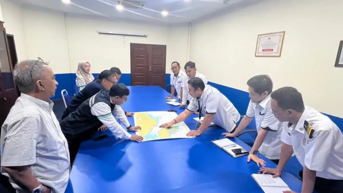 DISKUSI : Perwakilan Pemkab Nunukan, ASDP Balikpapan, KSOP Nunukan bersama Jabatan Laut Tawau saat bbertukar pandangan terkait aspek teknis dan regulasi yang diperlukan dalam pengoperasian Kapal Roro Tawau–Nunukan.