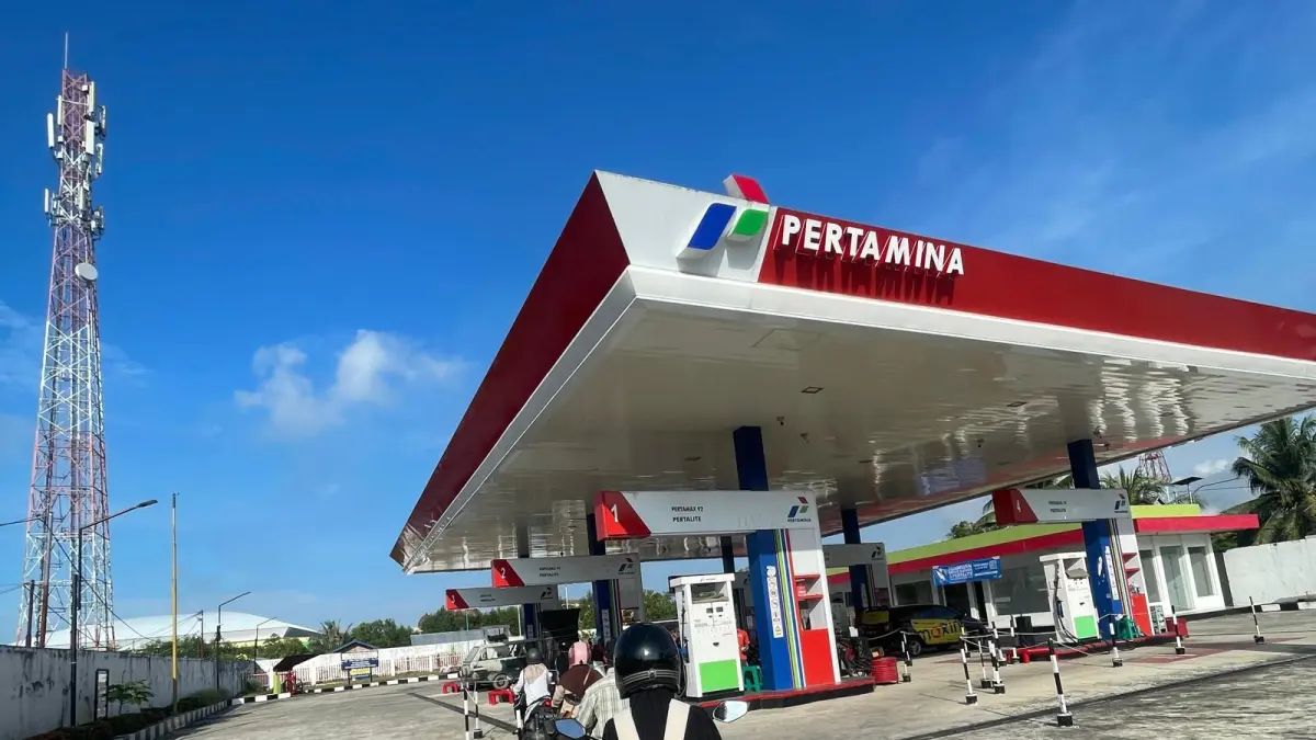 MELONJAK : Naik harga BBM non-subsidi berpotensi langsung pada kenaikan harga kebutuhan pokok di pelosok lantaran meningkatnya biaya distribusi barang. ISTIMEWA