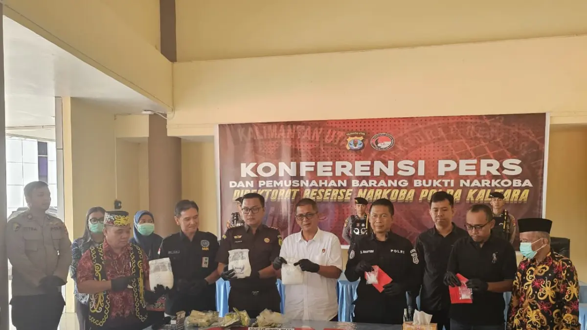 DILARUTKAN: Ditresnarkoba Polda Kaltara memusnahkan sabu seberat 3 kg. FOTO: DOK POLDA KALTARA