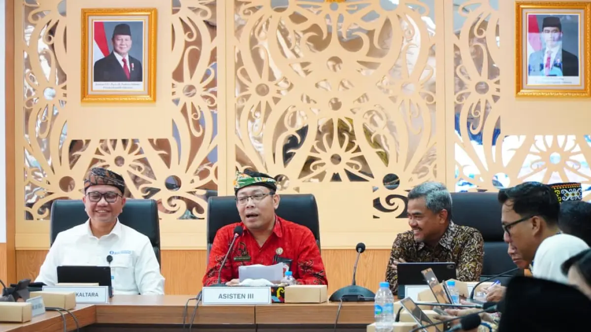 KEUANGAN: Asisten Administrasi Umum, Pollymaart Sijabat memimpin rapat TPAKD se-Kaltara di Tanjung Selor. FOTO: IWAN K/RADAR TARAKAN