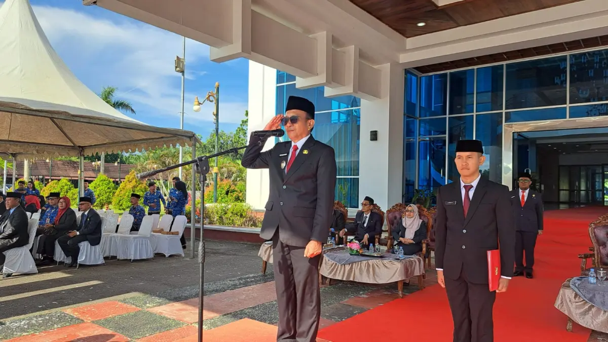 SINERGI : Wakil Bupati Nunukan, Hermanus saat memimpin Peringatan Hari Otonomi Daerah, Senin (27/4).&nbsp;