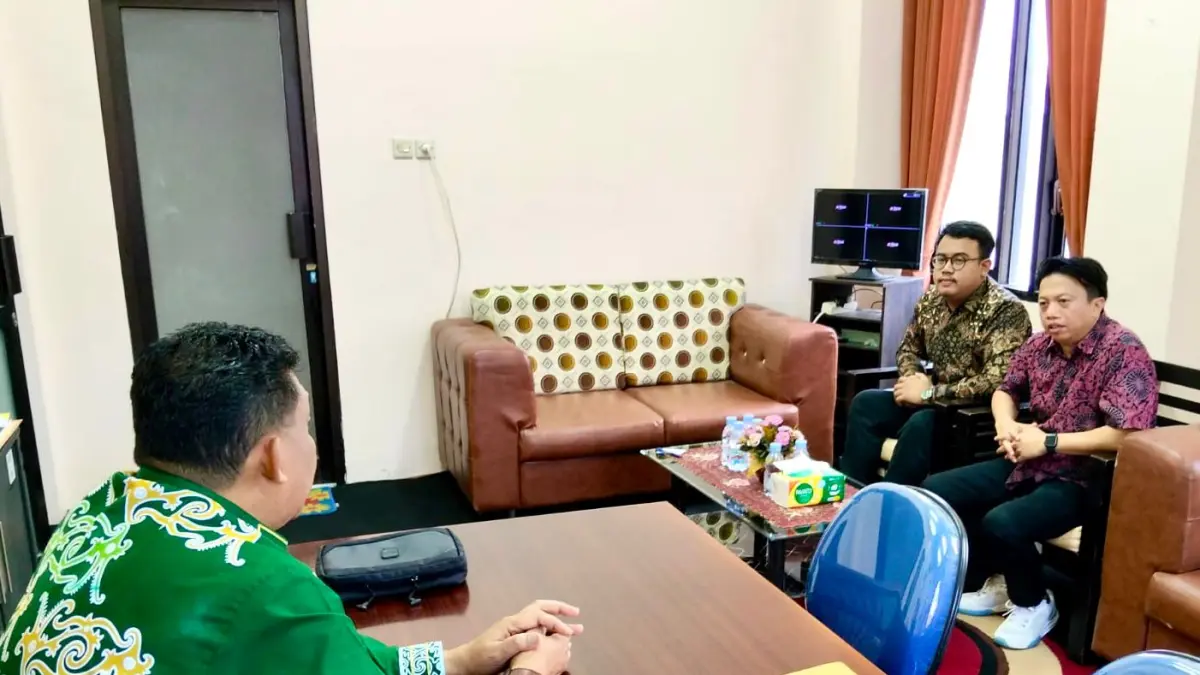 SINKRONISASI: Kepala Bapenda Bulungan melakukan komunikasi dengan investor KIHI. FOTO: RADAR TARAKAN