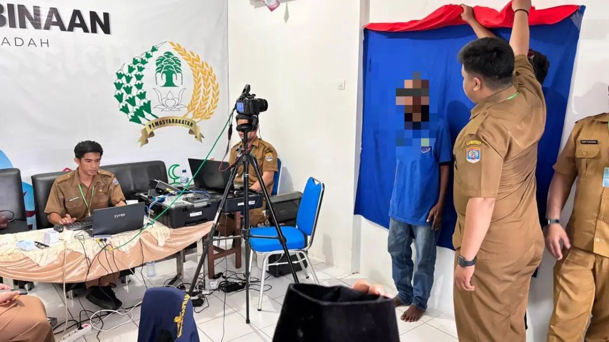 PEREKAMAN: WBP Lapas Kelas IIA Tarakan melakukan perekaman e-KTP yang dilakukan oleh Disdukcapil Tarakan. LAPAS KELAS IIA TARAKAN&nbsp;