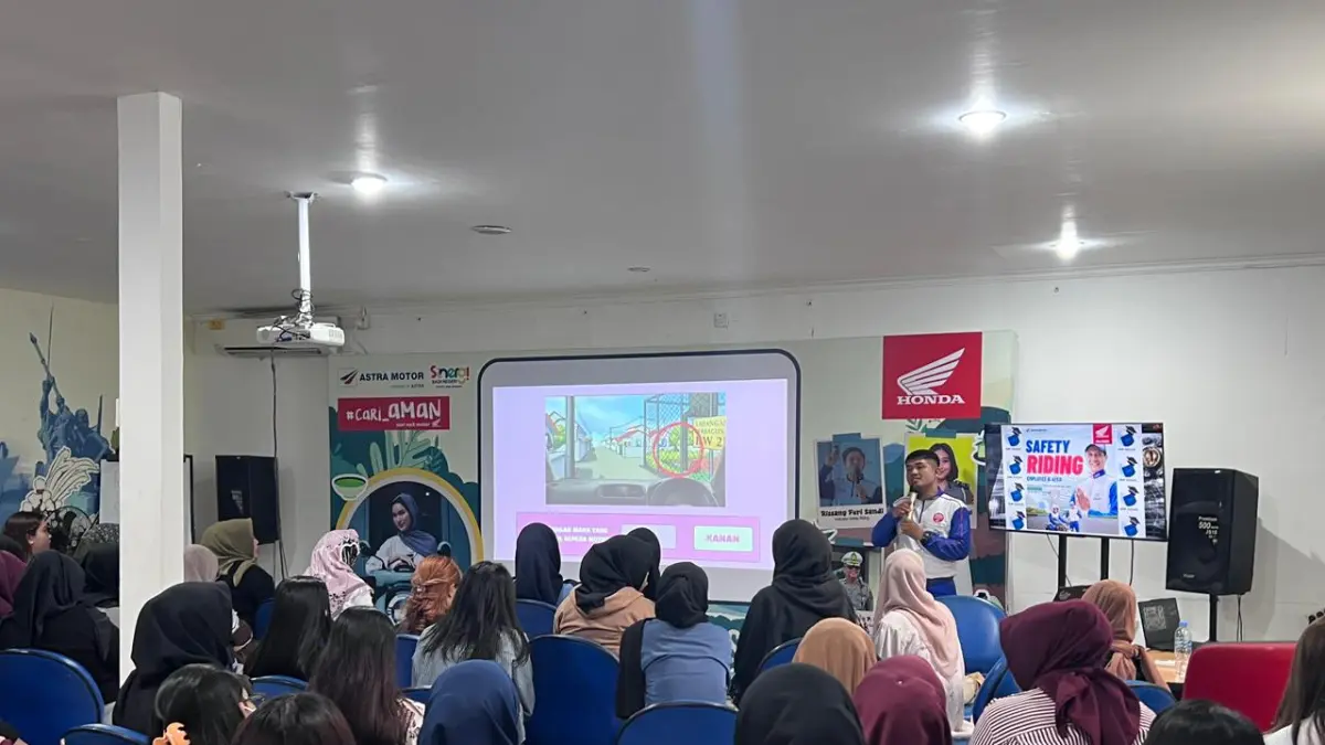 Suasana edukasi safety riding “Zen on Wheels” yang digelar Astra Motor Kaltim 1 di Balikpapan, mengajak pengendara perempuan berkendara aman, fokus, dan sadar.