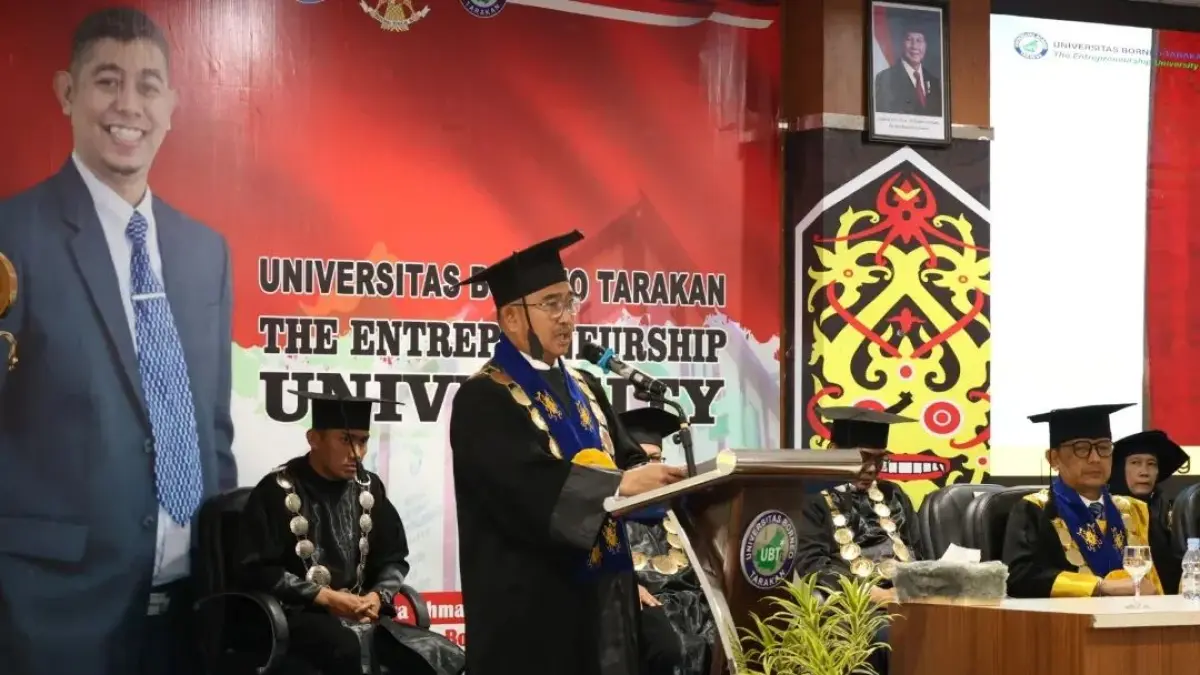 BERI SEMANGAT: Wali Kota Tarakan dr Khairul saat menghadiri pengukuhan Guru Besar Fakultas Ekonomi dan Bisnis Universitas Borneo Tarakan, E. Mohamad Nur Utomo, Rabu (29/4). AGUS DIAN ZAKARIA/RADAR TARAKAN