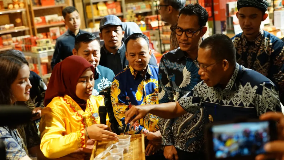 MENASIONAL : Produk-produk Bulungan diperkenalkan bupati di Mall Sarinah, Jakarta.
(Taslee/Radar Tarakan)