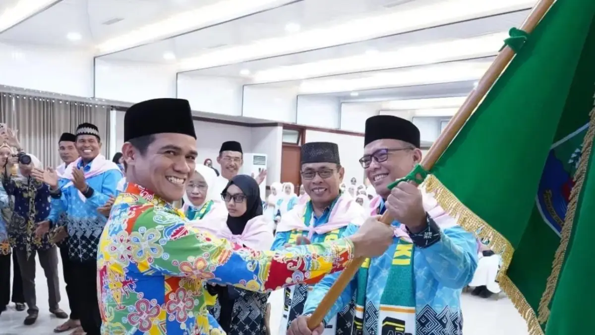 IBADAH HAJI : Bupati Nunukan H. Irwan Sabri secara simbolis melepas 222 orang Calon Jemaah Haji (CJH) Kabupaten Nunukan. PROKOMPIM